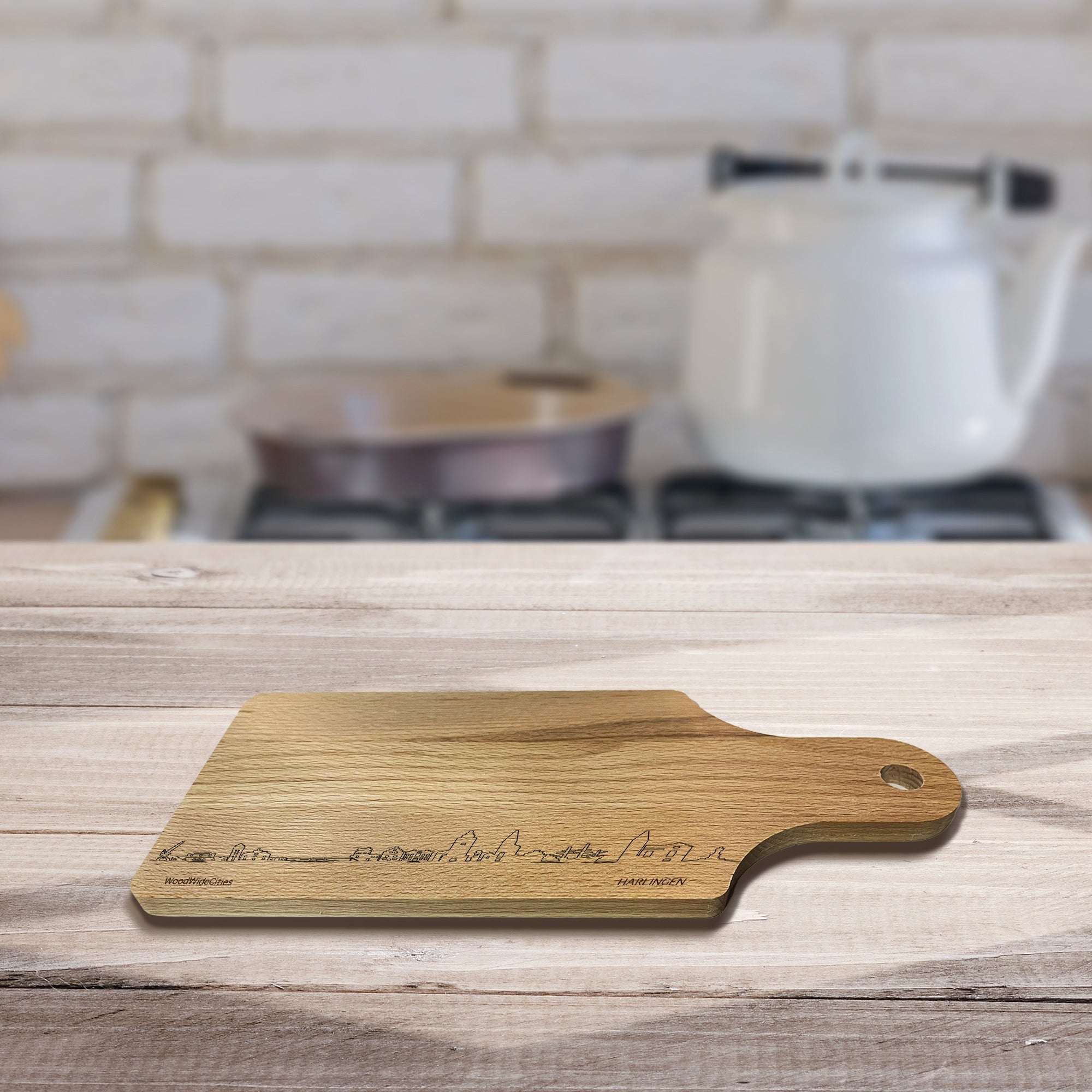 Skyline Borrelplank Harlingen houten cadeau decoratie relatiegeschenk van WoodWideCities