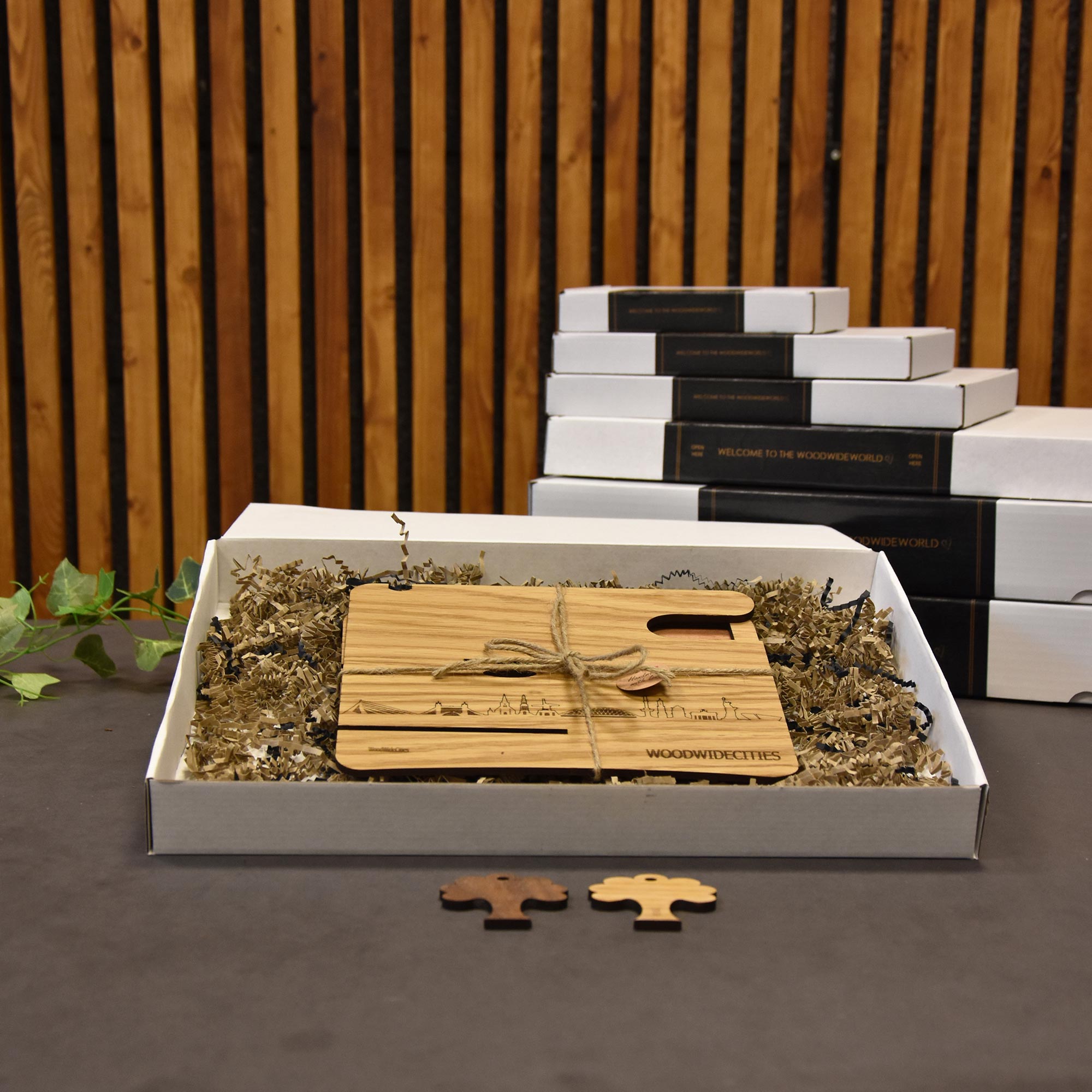 Skyline Desk Organizer Voorburg houten cadeau decoratie relatiegeschenk van WoodWideCities