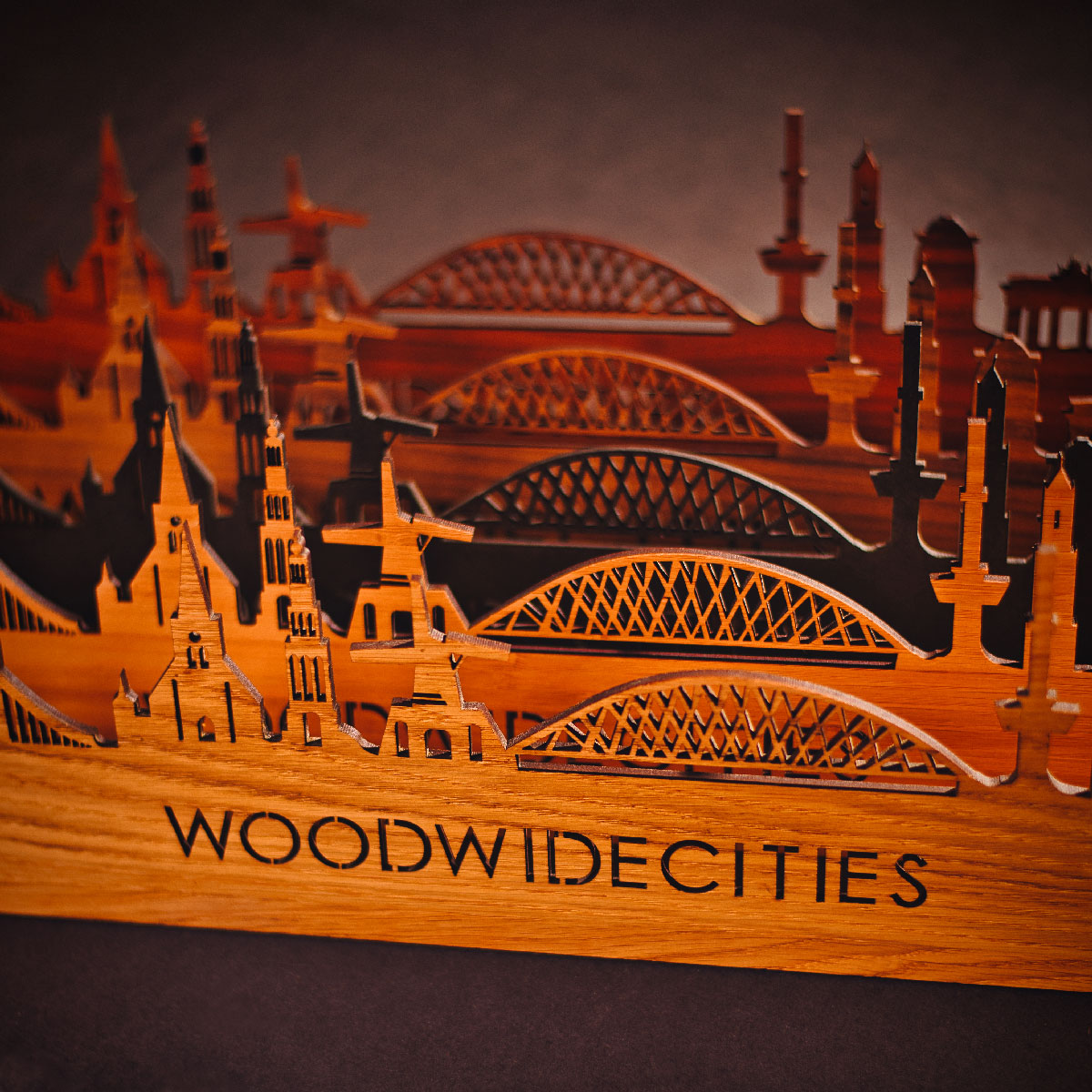 Skyline Geldrop Noten houten cadeau decoratie relatiegeschenk van WoodWideCities