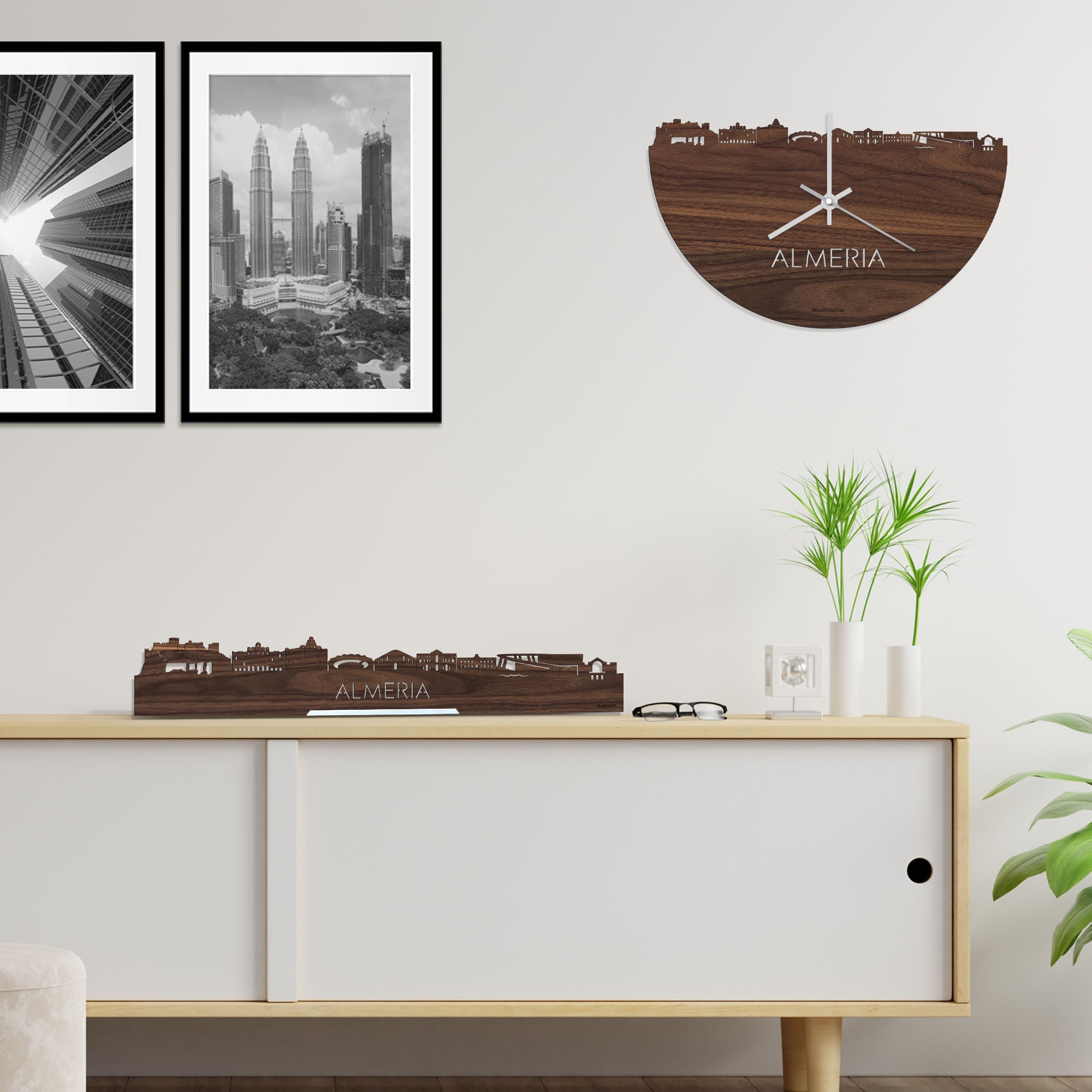 Skyline Klok Almeria Noten houten cadeau decoratie relatiegeschenk van WoodWideCities