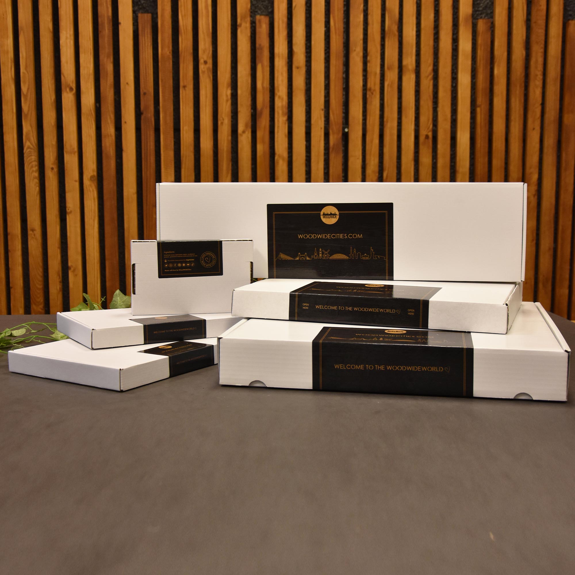 Skyline Klok Alphen aan den Rijn Black houten cadeau decoratie relatiegeschenk van WoodWideCities