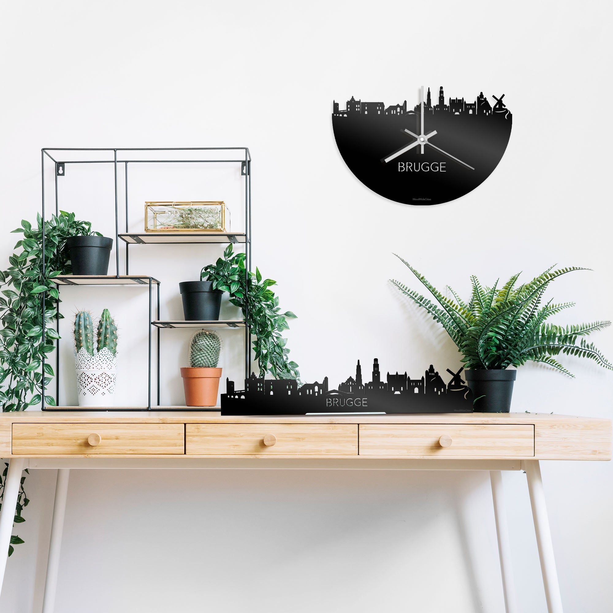 Skyline Klok Brugge Zwart glanzend gerecycled kunststof cadeau wanddecoratie relatiegeschenk van WoodWideCities