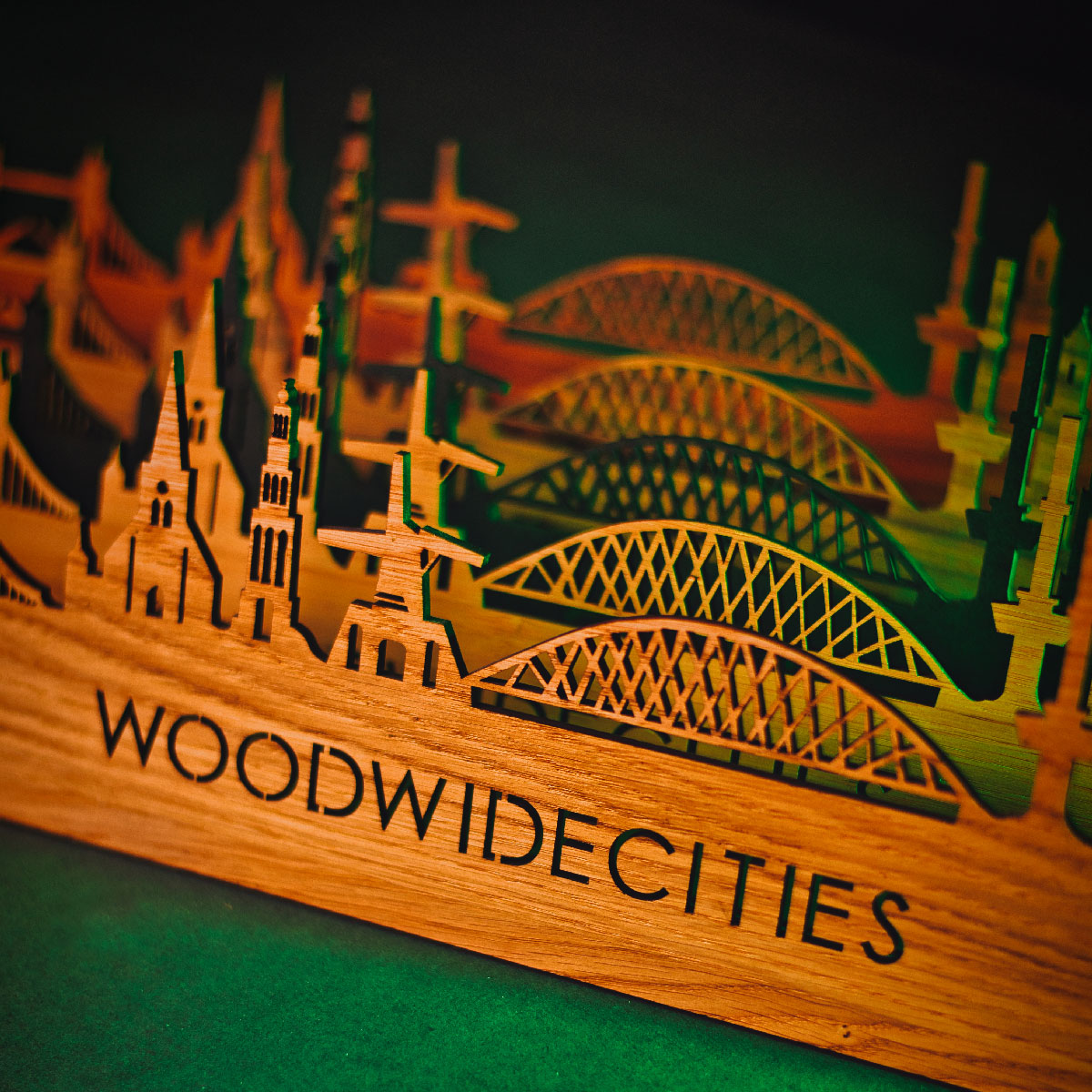 Skyline Klok Haren Eiken houten cadeau decoratie relatiegeschenk van WoodWideCities
