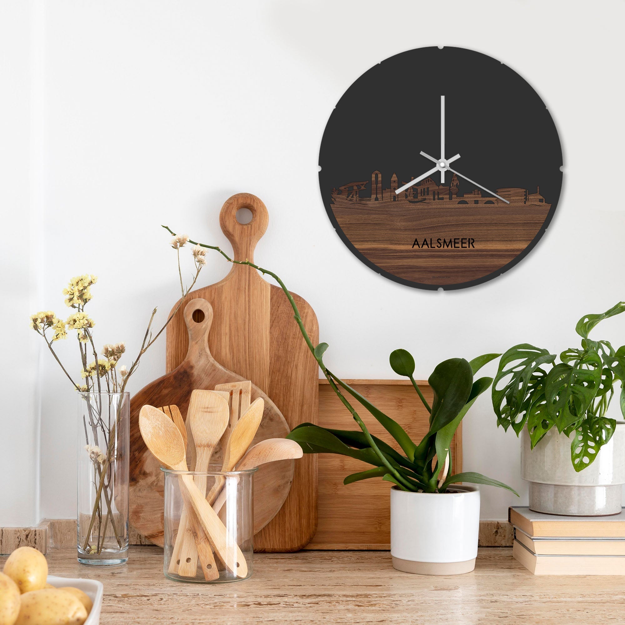 Skyline Klok Rond Aalsmeer Noten houten cadeau decoratie relatiegeschenk van WoodWideCities