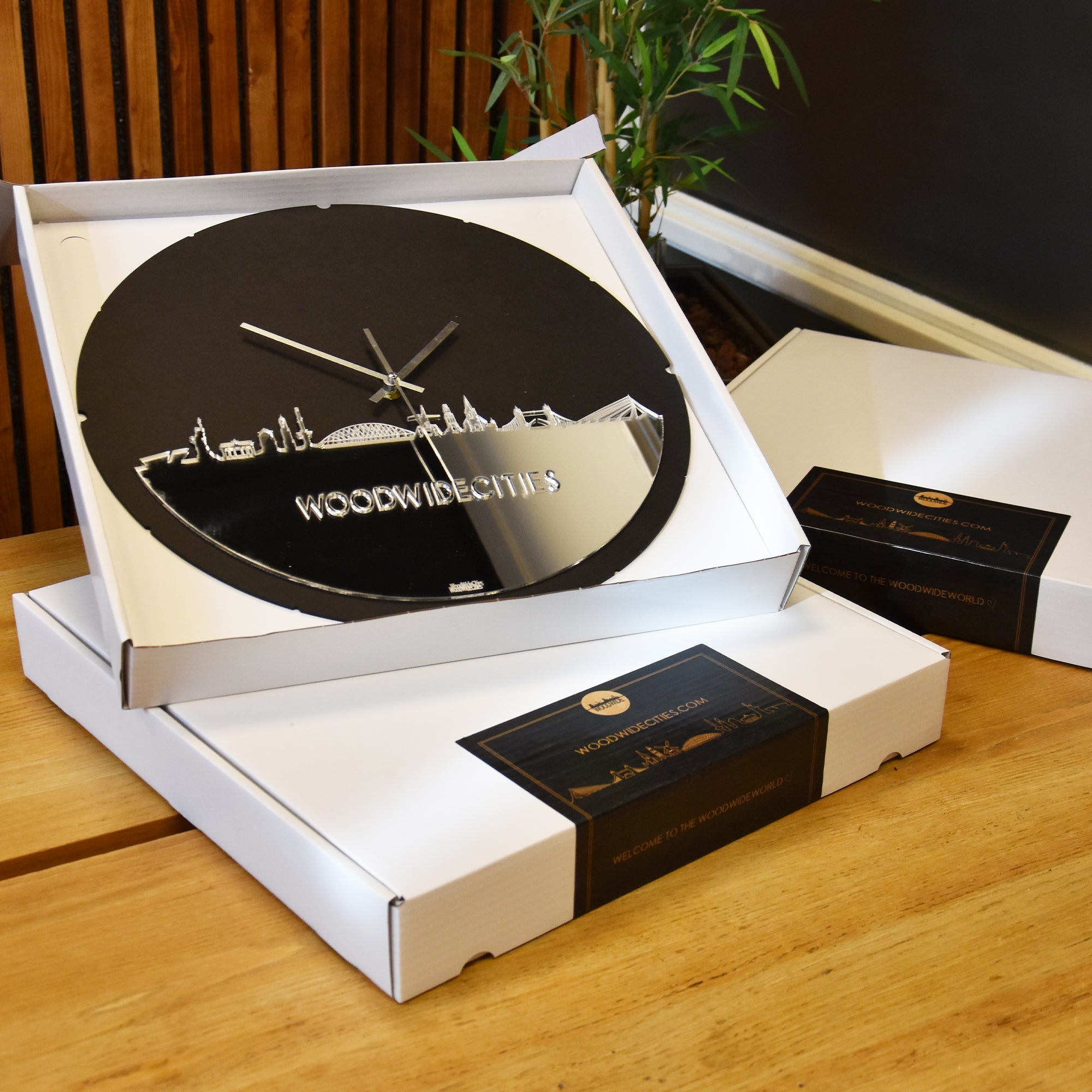 Skyline Klok Rond Aalst Spiegel gerecycled kunststof cadeau decoratie relatiegeschenk van WoodWideCities