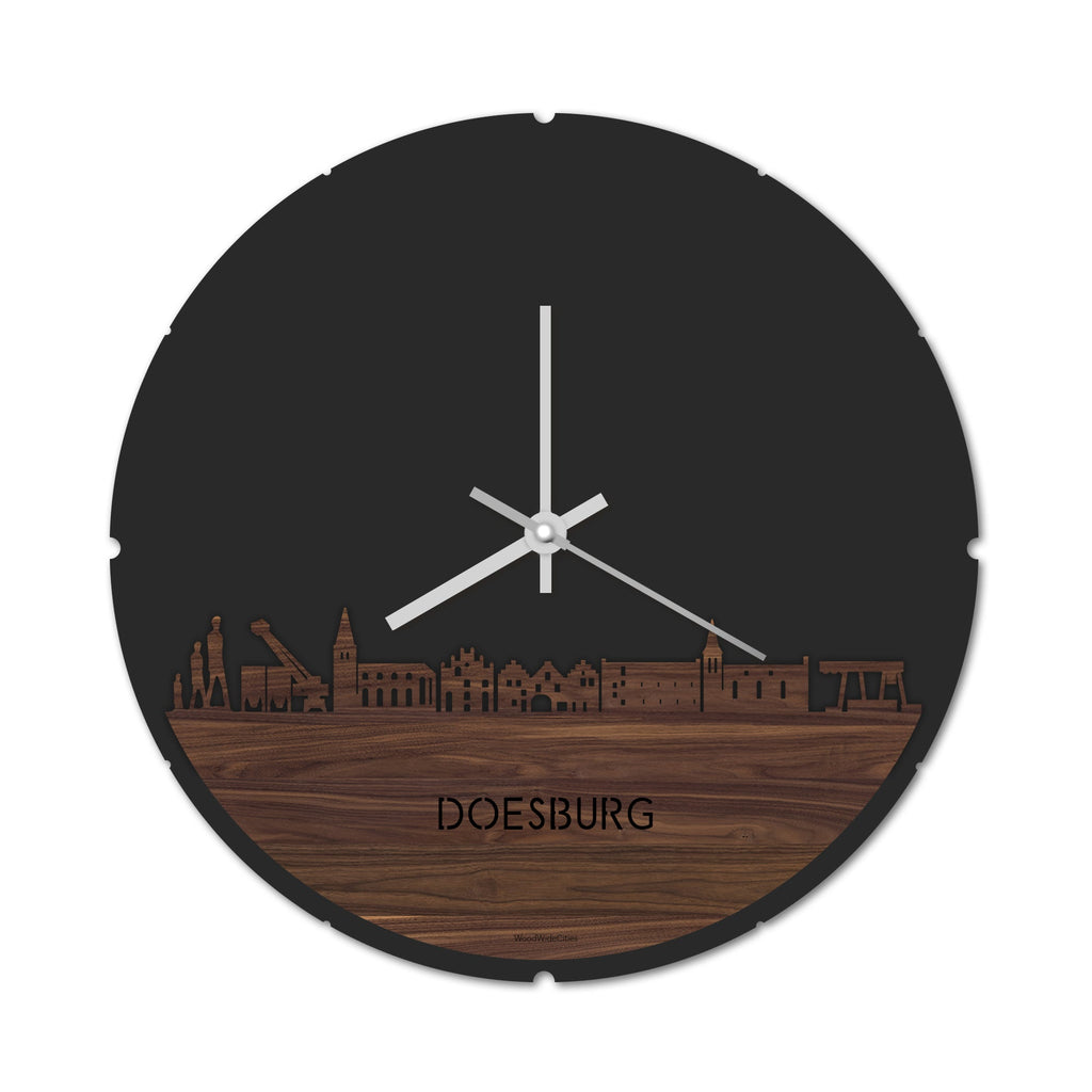 Skyline Klok Rond Doesburg Noten houten cadeau decoratie relatiegeschenk van WoodWideCities