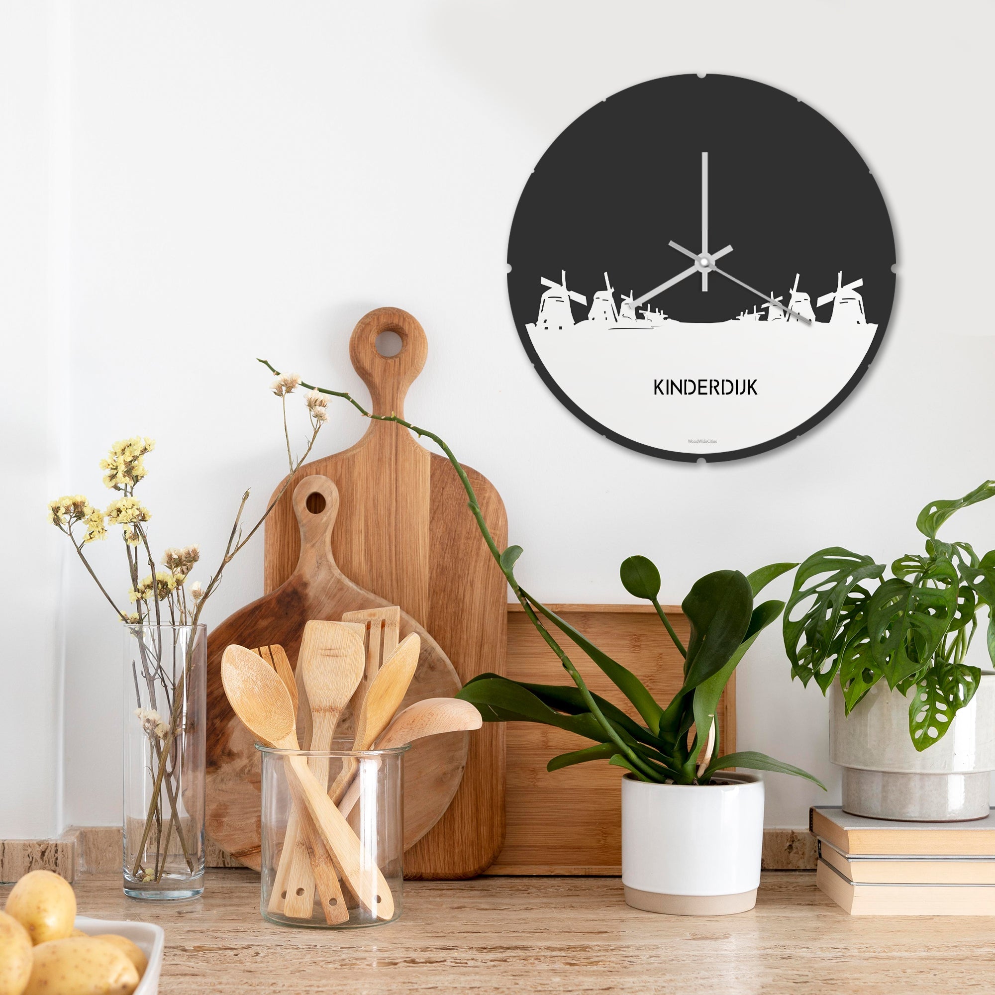 Skyline Klok Rond Kinderdijk Wit glanzend gerecycled kunststof cadeau decoratie relatiegeschenk van WoodWideCities