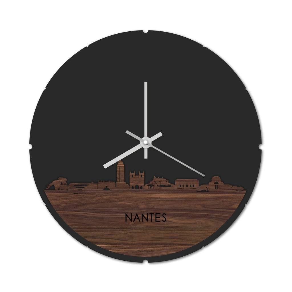 Skyline Klok Rond Nantes Noten houten cadeau decoratie relatiegeschenk van WoodWideCities