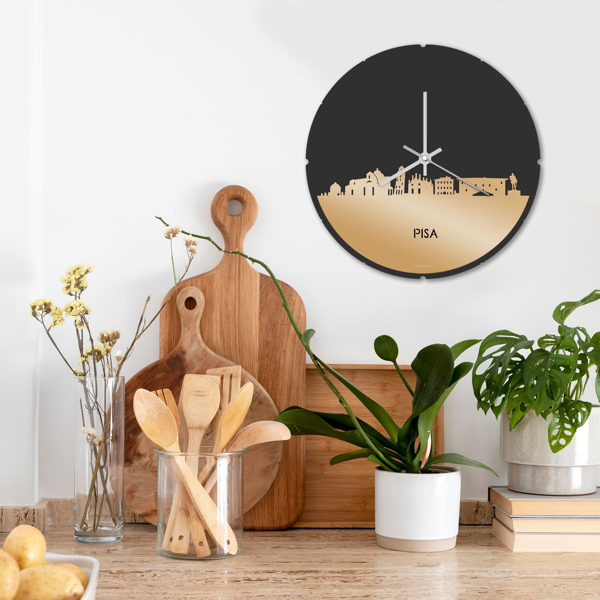 Skyline Klok Rond Pisa Metallic Goud gerecycled kunststof cadeau decoratie relatiegeschenk van WoodWideCities