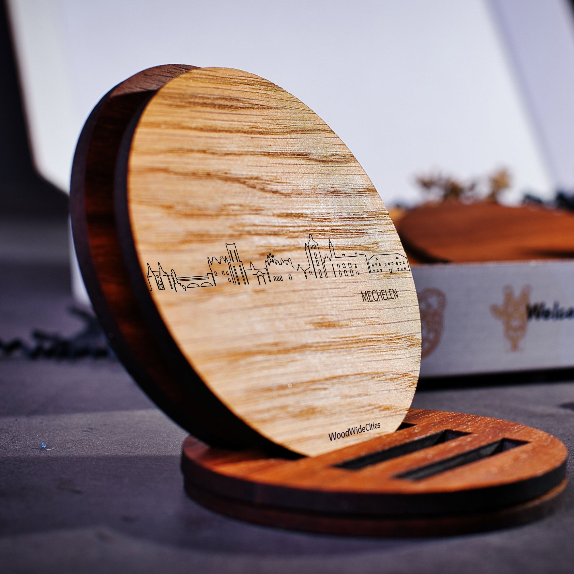 Skyline Onderzetters Mechelen Eiken en noten houten cadeau decoratie relatiegeschenk van WoodWideCities