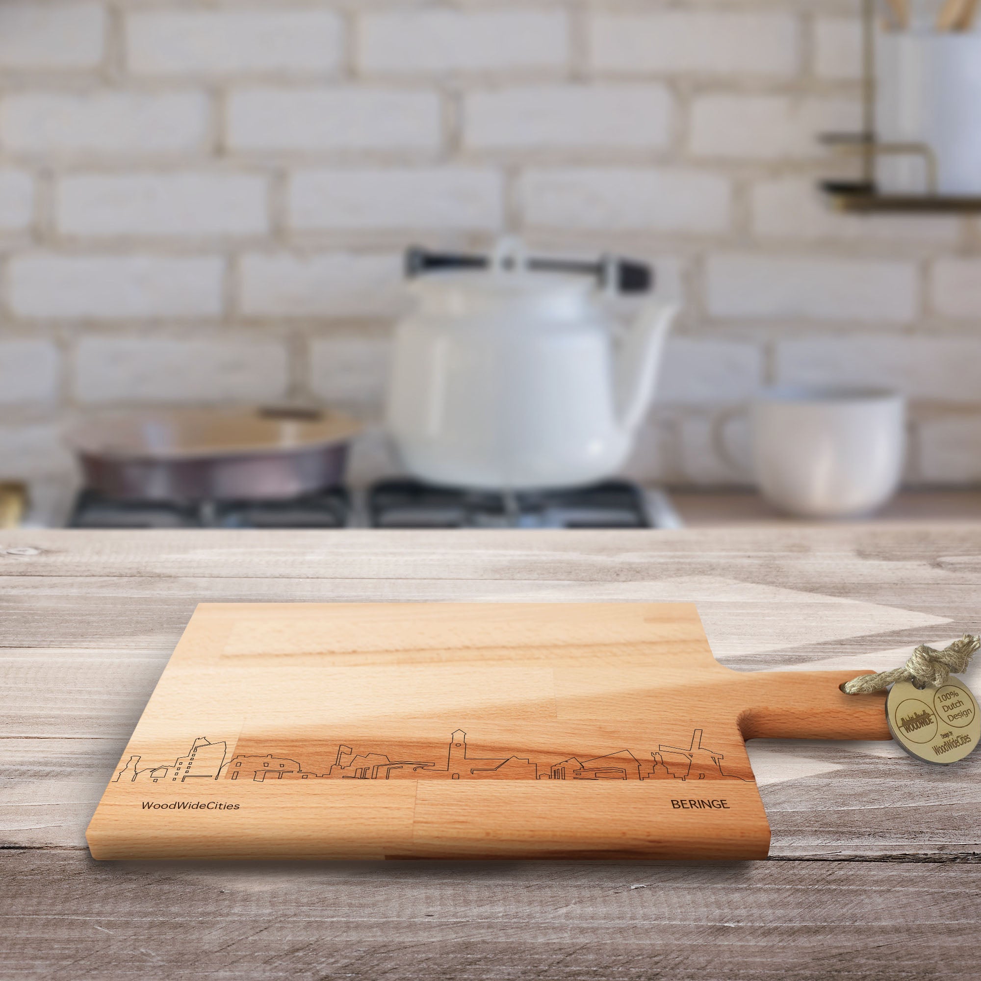 Skyline Serveerplank Beringe houten cadeau decoratie relatiegeschenk van WoodWideCities