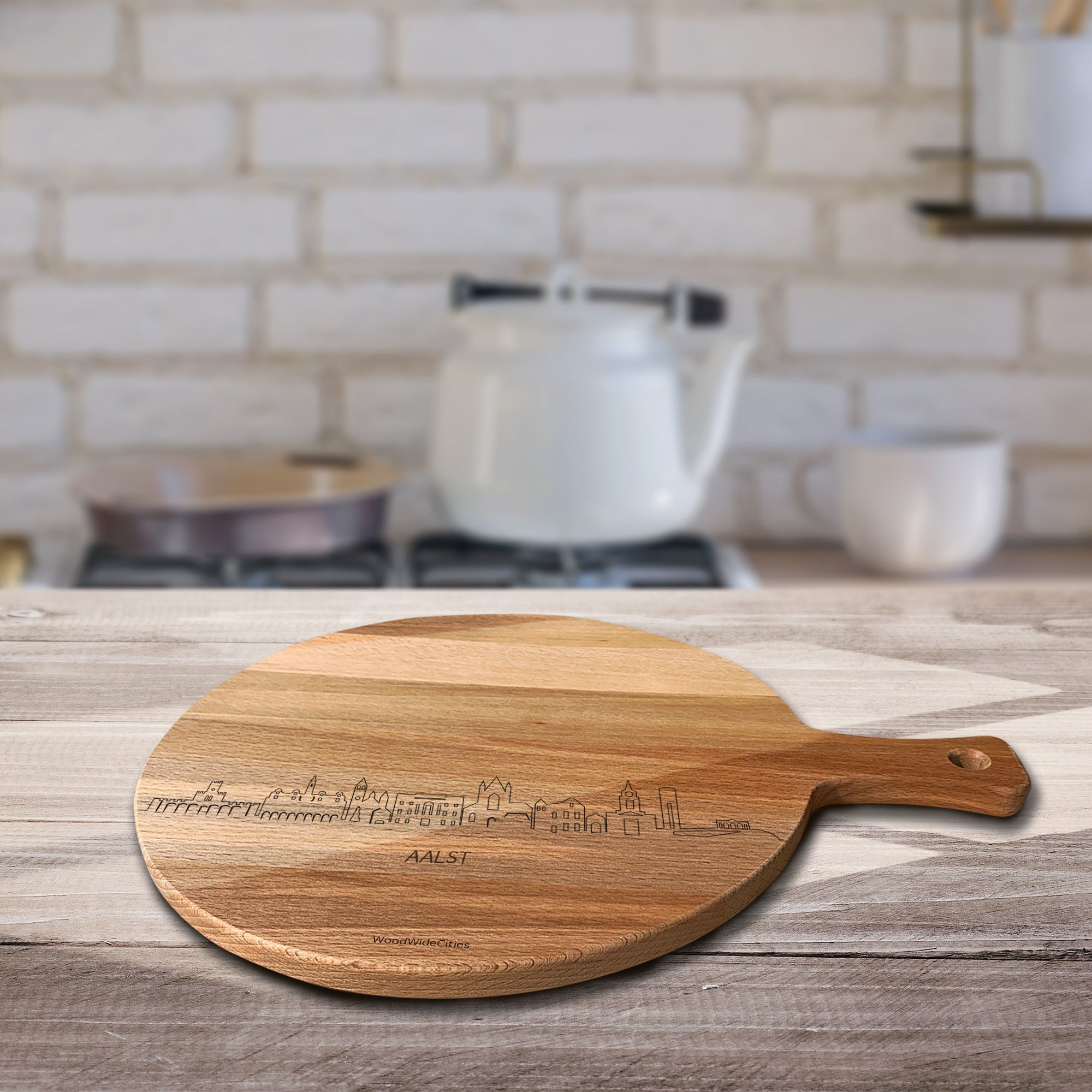 Skyline Serveerplank Rond Aalst houten cadeau decoratie relatiegeschenk van WoodWideCities