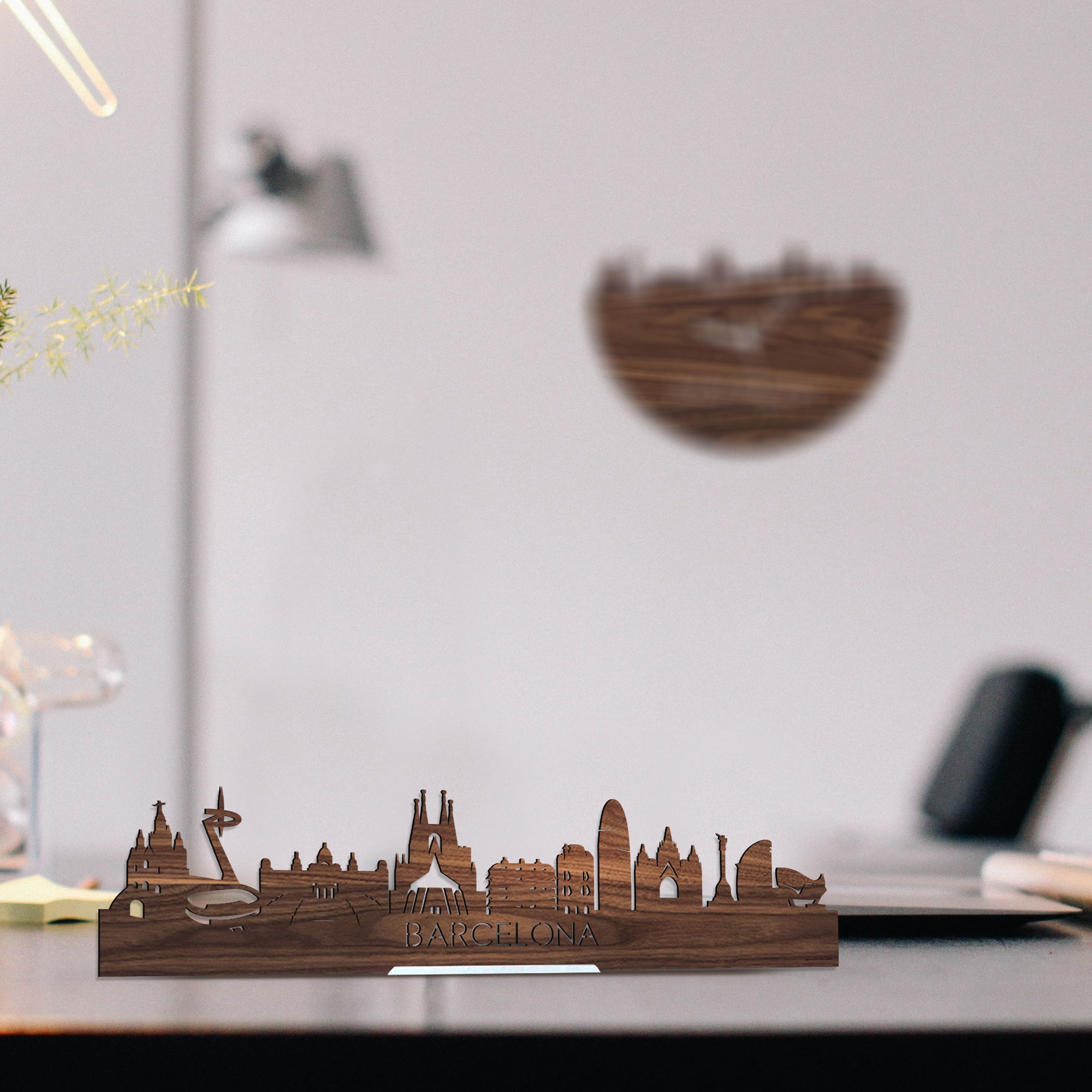 Standing Skyline Barcelona Noten houten cadeau decoratie relatiegeschenk van WoodWideCities