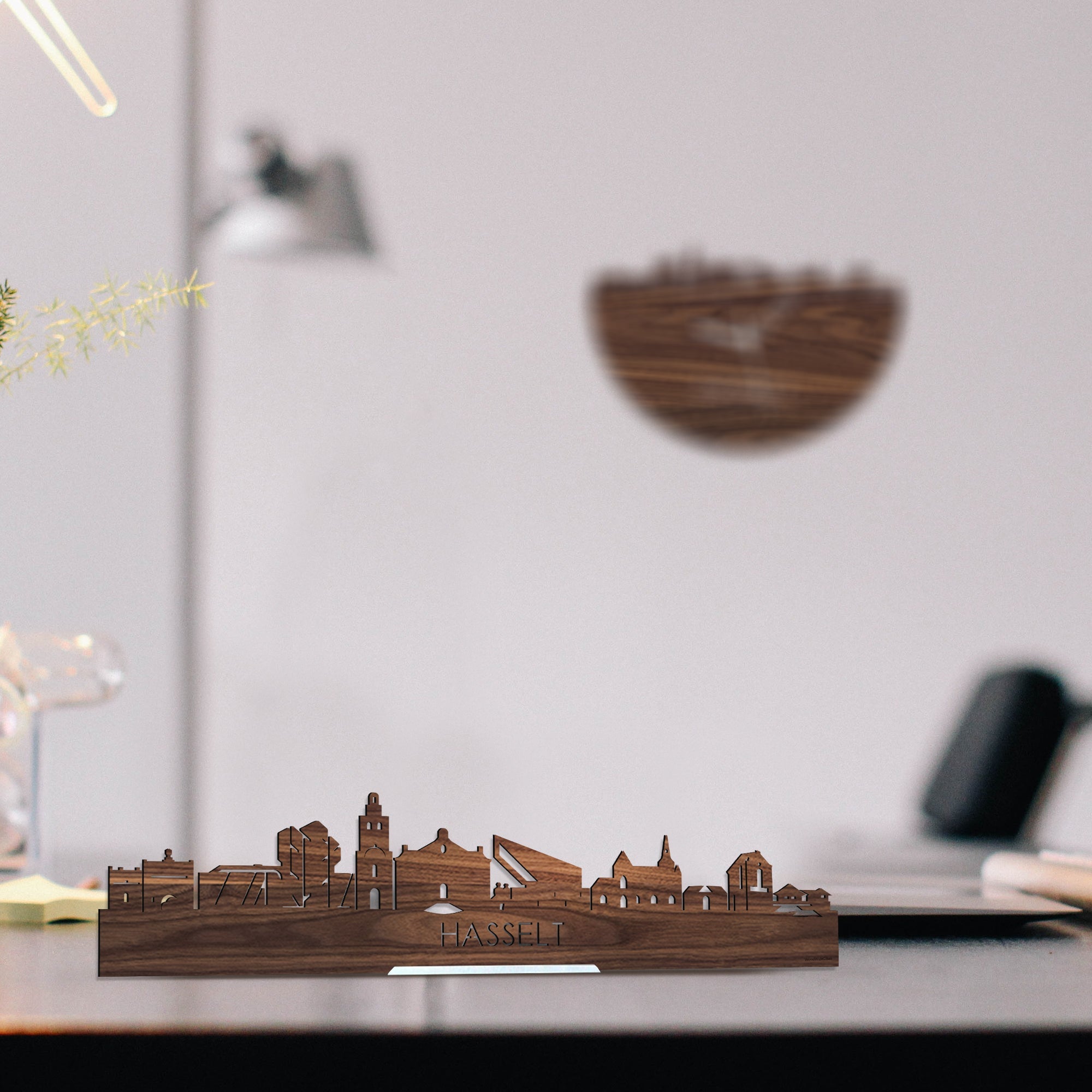 Standing Skyline Hasselt Noten houten cadeau decoratie relatiegeschenk van WoodWideCities