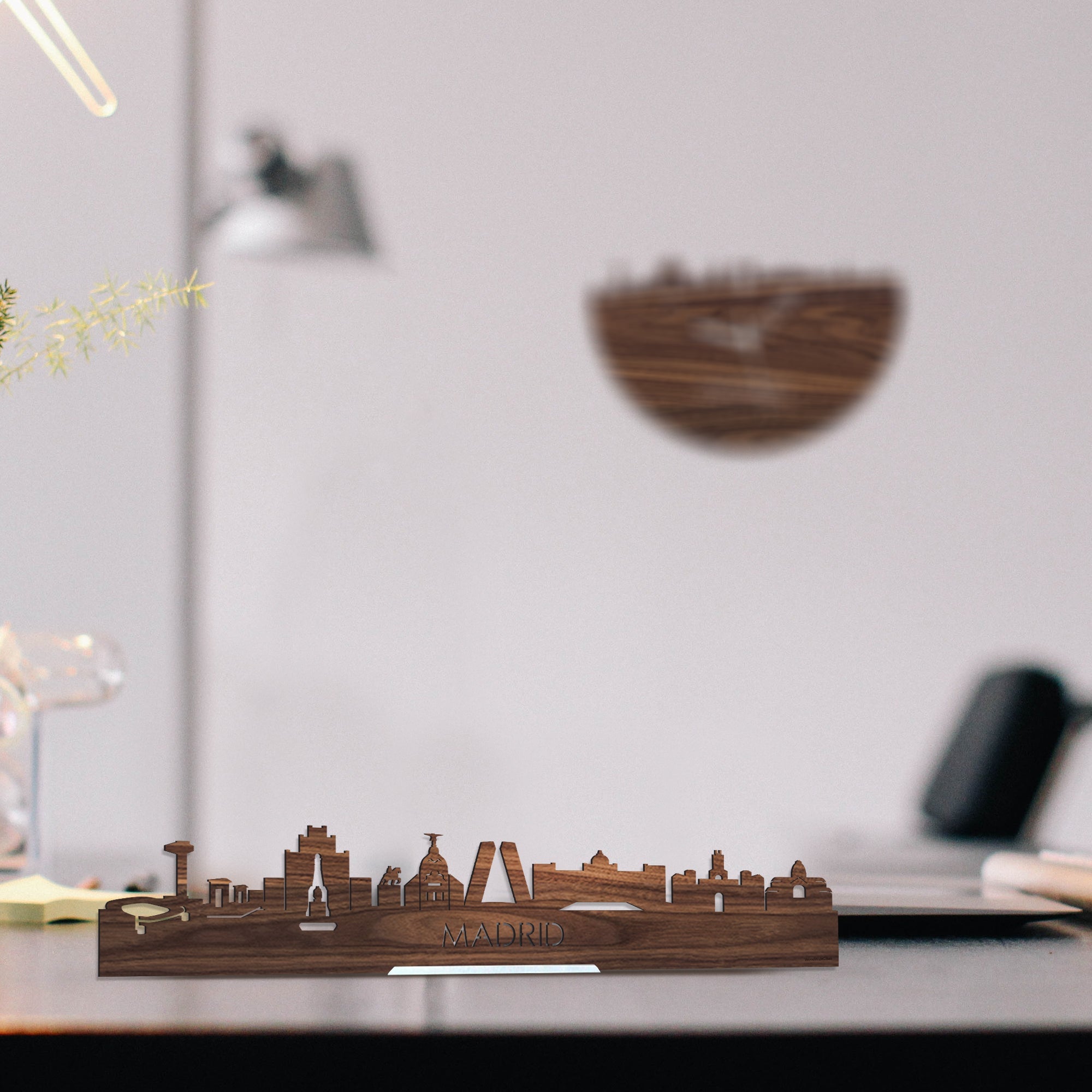 Standing Skyline Madrid Noten houten cadeau decoratie relatiegeschenk van WoodWideCities