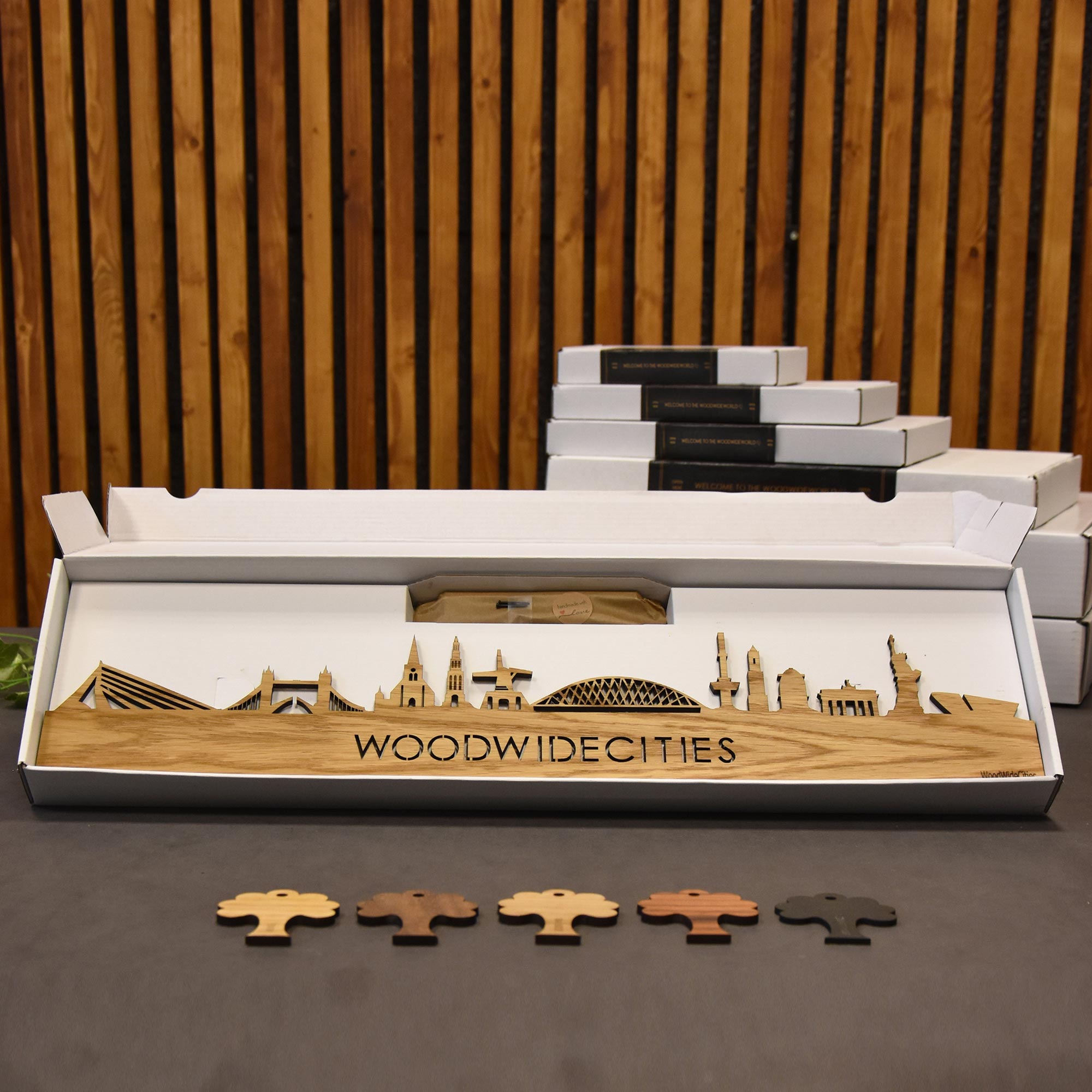 Standing Skyline Schiphol Palissander houten cadeau decoratie relatiegeschenk van WoodWideCities