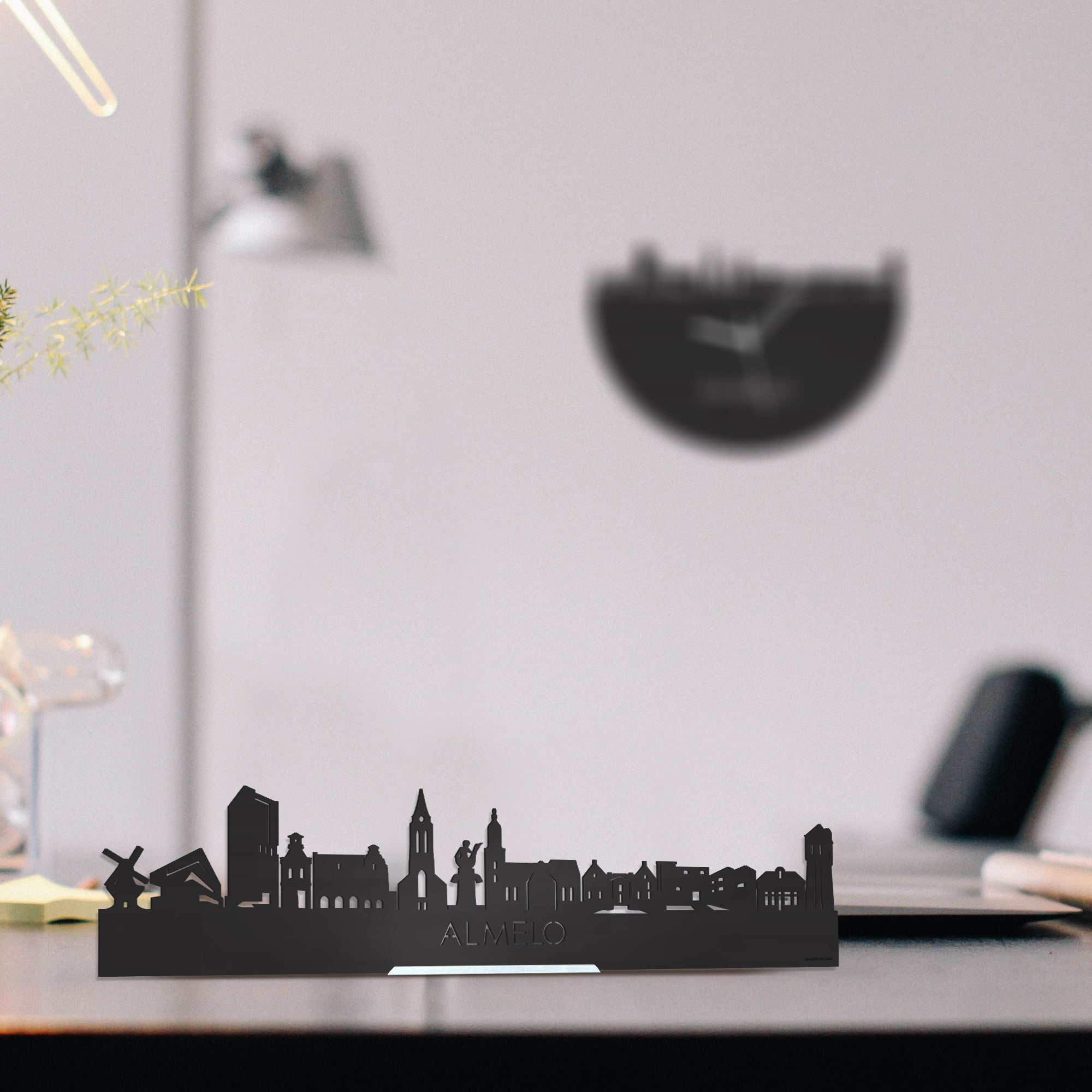 Standing Skyline Almelo Zwart houten cadeau decoratie relatiegeschenk van WoodWideCities