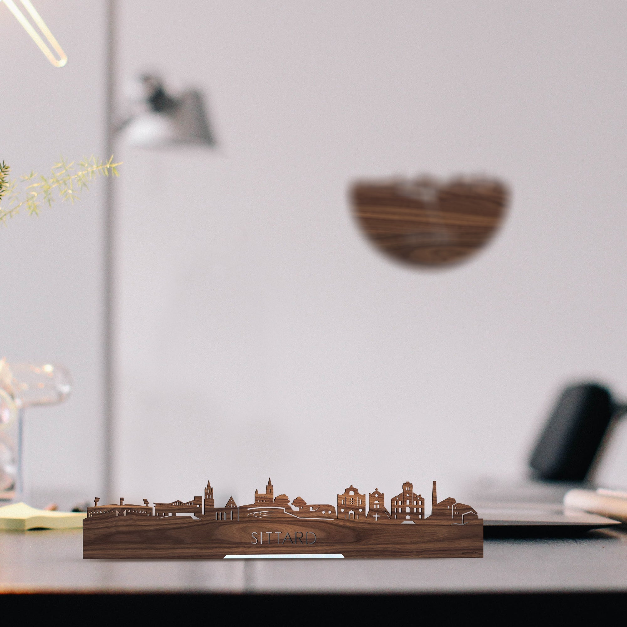 Standing Skyline Sittard Noten houten cadeau decoratie relatiegeschenk van WoodWideCities